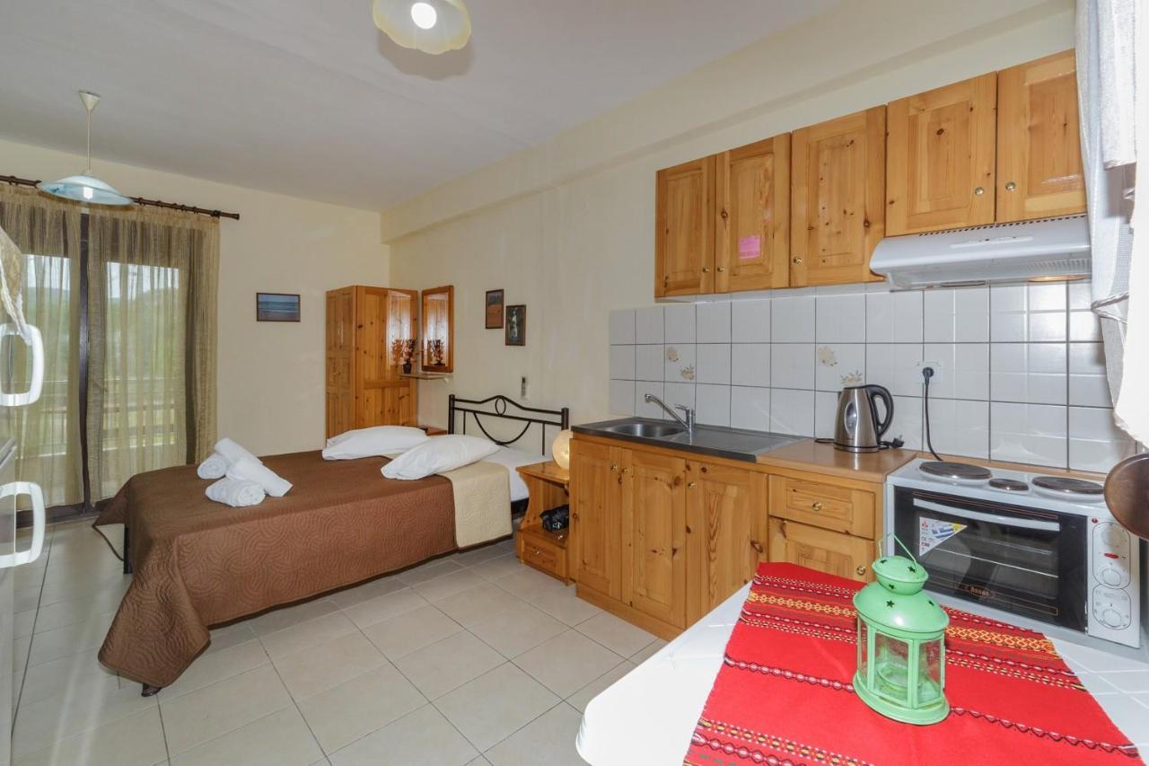 Maria - Pavlos Studios And Apartments Vourvourou Quarto foto